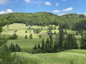 Paysage cyclable dans la région des Laurentides, Québec.
